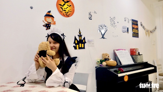 Halloween sôi động săn hàng giảm giá, chụp hình thả ga - Ảnh 2.