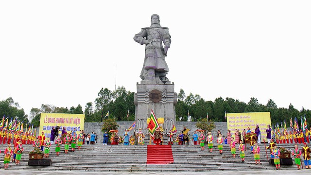 Huế kỷ niệm 229 năm Nguyễn Huệ lên ngôi hoàng đế - Ảnh 6.