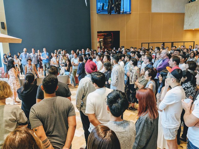 Hàng ngàn nhân viên Google đình công vì lãnh đạo bê bối tình dục - Ảnh 2. Hàng ngàn nhân viên Google đình công vì lãnh đạo bê bối tình dục - Ảnh 2.