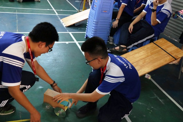 Học sinh cấp 3 Sài Gòn hào hứng đua xe thế năng - Ảnh 4. Học sinh cấp 3 Sài Gòn hào hứng đua xe thế năng - Ảnh 4.