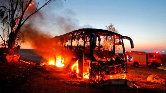 Bom đạn rực trời ở Dải Gaza giữa Israel và Palestine - Ảnh 3. Bom đạn rực trời ở Dải Gaza giữa Israel và Palestine - Ảnh 3.