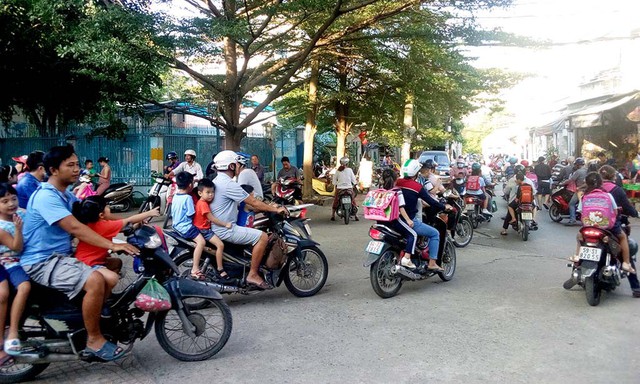 Cha mẹ đừng làm gương mờ trong nhà - Ảnh 1.