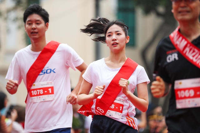 Nhóm nhạc nữ số 1 Nhật Bản dự giải chạy Kizuna Ekiden - Ảnh 1.