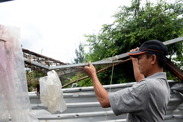 Phú Yên: Lốc xoáy làm hơn 100 ngôi nhà sập, tốc mái - Ảnh 9. Phú Yên: Lốc xoáy làm hơn 100 ngôi nhà sập, tốc mái - Ảnh 9.