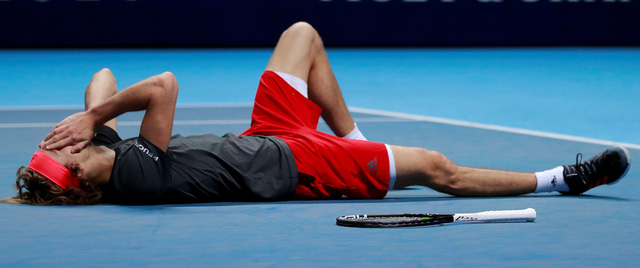 Đánh bại Djokovic, Zverev lần đầu vô địch Giải quần vợt ATP Finals - Ảnh 2. Đánh bại Djokovic, Zverev lần đầu vô địch Giải quần vợt ATP Finals - Ảnh 2.