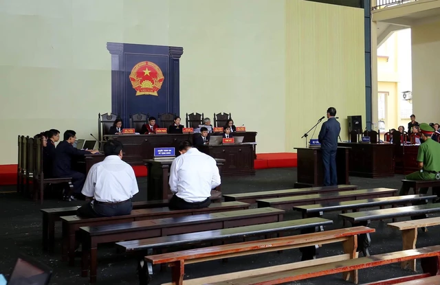 Ông Phan Văn Vĩnh: Bận nhiều án giết người nên chậm báo vụ đánh bạc - Ảnh 1. Ông Phan Văn Vĩnh: Bận nhiều án giết người nên chậm báo vụ đánh bạc - Ảnh 1.