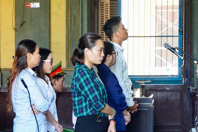 Xét xử 6 nhân viên Eximbank trong vụ 245 tỉ đồng của khách bốc hơi - Ảnh 1.