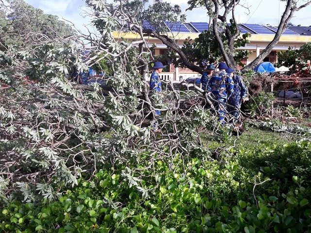 Huyện đảo Trường Sa không bị thiệt hại nhiều trong bão số 9 - Ảnh 2. Huyện đảo Trường Sa không bị thiệt hại nhiều trong bão số 9 - Ảnh 2.
