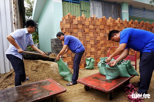 Bộ trưởng Nguyễn Xuân Cường: Bão số 9 di chuyển phức tạp - Ảnh 4.