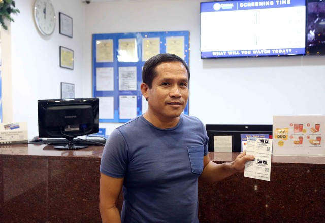 Mua vé ở rạp chiếu phim, CĐV Philippines tự tin đội nhà sẽ thắng VN - Ảnh 2.