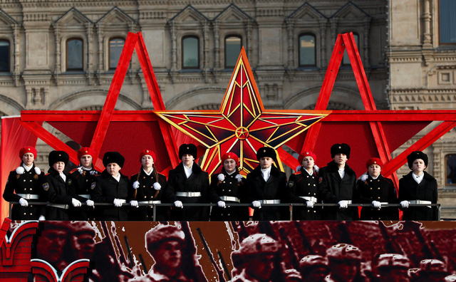 Nga tái hiện cuộc duyệt binh lịch sử trên Quảng trường Đỏ - Ảnh 2.