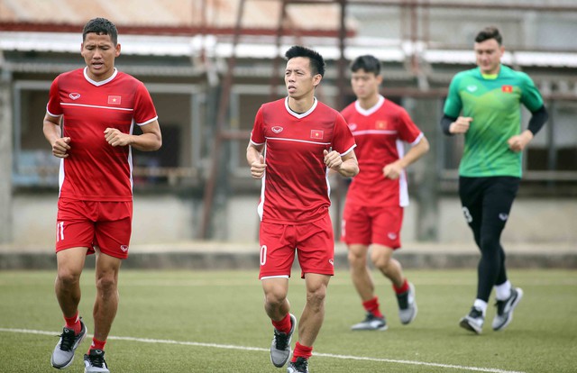 Tuyển VN tập nhẹ trước khi rời Lào - Ảnh 3. Tuyển VN tập nhẹ trước khi rời Lào - Ảnh 3.