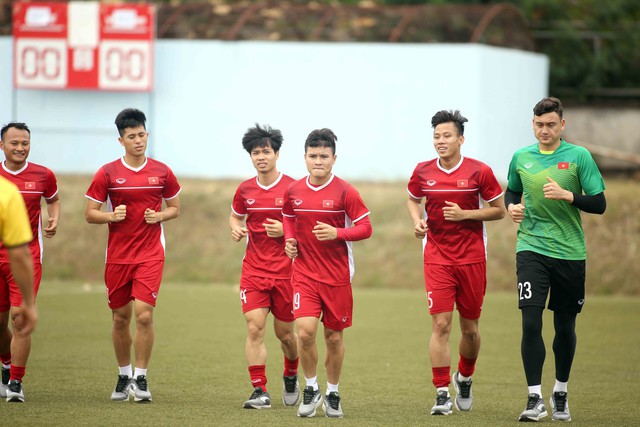 Tuyển VN tập nhẹ trước khi rời Lào - Ảnh 1. Tuyển VN tập nhẹ trước khi rời Lào - Ảnh 1.