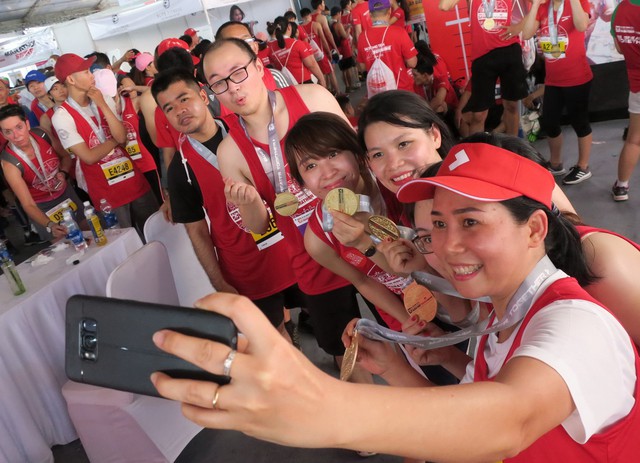 8.200 VĐV chinh phục giải marathon quốc tế TP.HCM 2018 - Ảnh 2. 8.200 VĐV chinh phục giải marathon quốc tế TP.HCM 2018 - Ảnh 2.