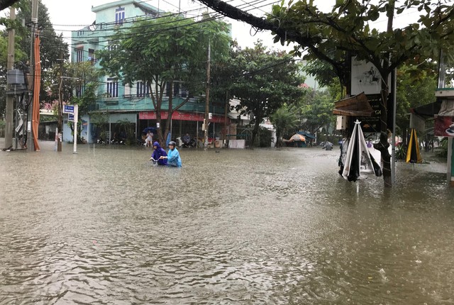 Chuyên gia giải thích lý do Đà Nẵng ngập nặng - Ảnh 3. Chuyên gia giải thích lý do Đà Nẵng ngập nặng - Ảnh 3.