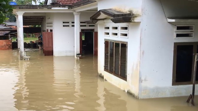 Quốc lộ 1 qua Tam Kỳ ngập sâu 1 mét - Ảnh 5.