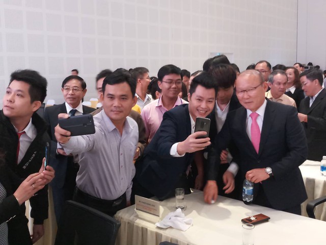 HLV Park Hang Seo hội ngộ bầu Đức và bầu Thắng tại Quảng Nam - Ảnh 3.