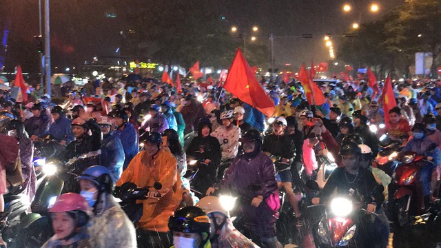 Đêm nay tôi và hàng triệu người Việt không ngủ! - Ảnh 3.