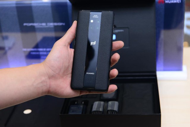 Trên tay Porsche Design Huawei Mate 20 RS: hội tụ công nghệ tối tân - Ảnh 1.