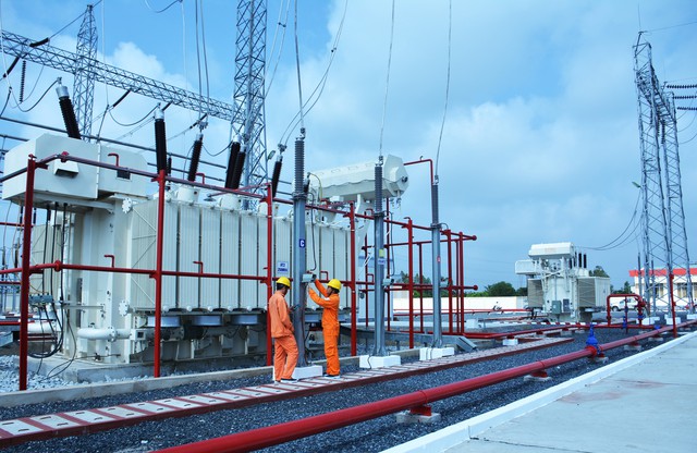 EVNSPC lên kế hoạch đảm bảo điện cho các ngày lễ, tết - Ảnh 2.