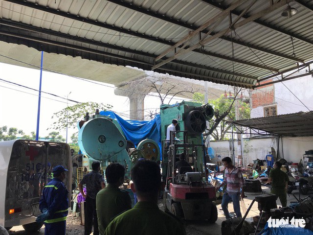 Người đàn ông chết khô ở máy dập có thể do đột quỵ - Ảnh 2.
