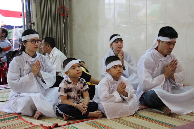 Nữ trưởng thôn kêu gọi cứu dân trong lũ ở Nha Trang qua đời - Ảnh 1.