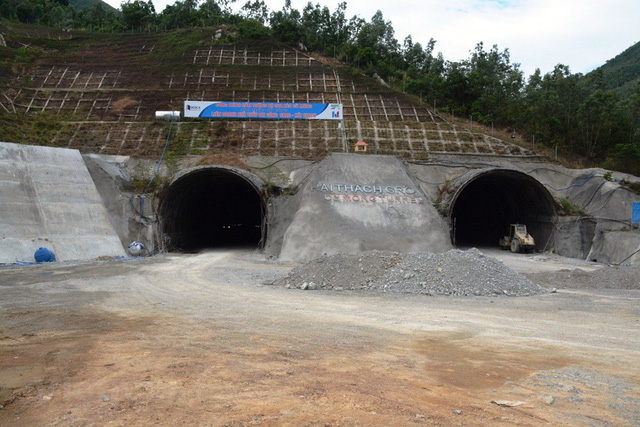 Hầm Cù Mông thông xe, miễn phí lưu thông dịp Tết - Ảnh 1.