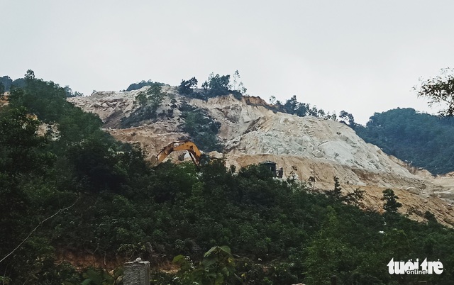 Hàng chục hộ dân mất ăn mất ngủ vì nổ mìn tại Quảng Ninh - Ảnh 4. Hàng chục hộ dân mất ăn mất ngủ vì nổ mìn tại Quảng Ninh - Ảnh 4.
