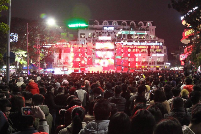23h15, Tuổi Trẻ truyền hình trực tiếp lễ hội chào năm mới 2019 tại TP.HCM, Đà Nẵng, Hà Nội - Ảnh 14. 23h15, Tuổi Trẻ truyền hình trực tiếp lễ hội chào năm mới 2019 tại TP.HCM, Đà Nẵng, Hà Nội - Ảnh 14.