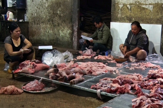 Bắt lò mổ heo trái phép nhiều lần tái phạm - Ảnh 3. Bắt lò mổ heo trái phép nhiều lần tái phạm - Ảnh 3.