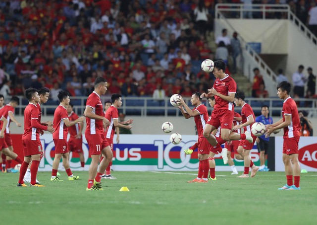Trực tuyến Việt Nam - Philippines (hiệp 1: 0-0): Xuân Trường đá chính, cặp với Đức Huy - Ảnh 1. Trực tuyến Việt Nam - Philippines (hiệp 1: 0-0): Xuân Trường đá chính, cặp với Đức Huy - Ảnh 1.