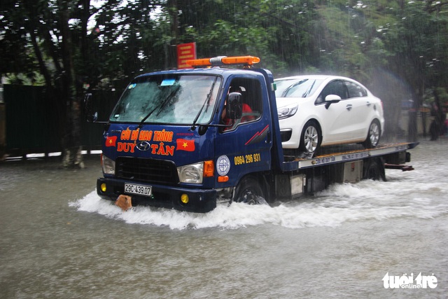 Mưa lớn, nhiều tuyến đường ở Vinh thành sông’ - Ảnh 12.