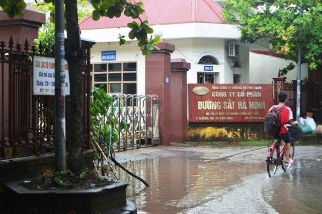 Tạm giam 4 tháng nguyên giám đốc Đường sắt Hà Ninh - Ảnh 1. Tạm giam 4 tháng nguyên giám đốc Đường sắt Hà Ninh - Ảnh 1.