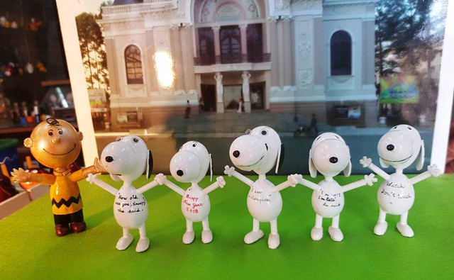 Ngộ nghĩnh 50 con chó bằng vỏ trứng của thầy giáo về hưu - Ảnh 13.