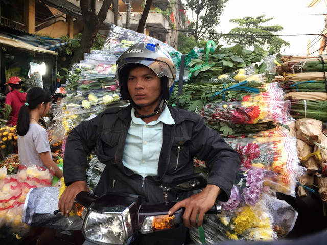 Chợ hoa sỉ lớn nhất Sài Gòn vỡ trận - Ảnh 5.