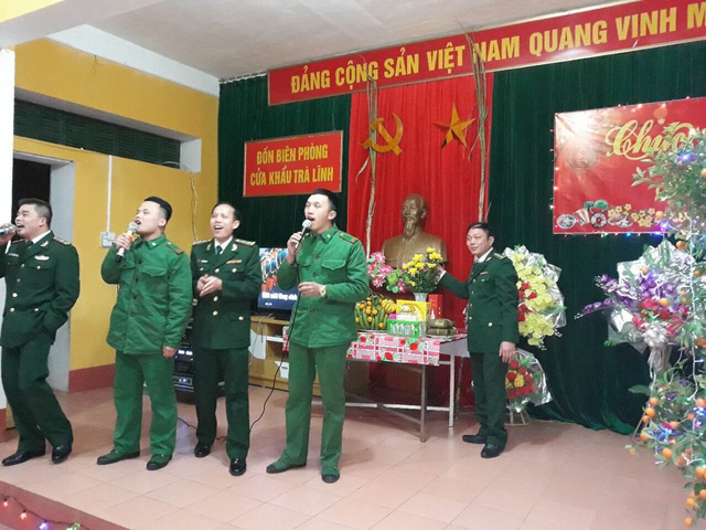 Nghe xong thư chúc Tết, lính biên phòng lại vác súng tuần tra - Ảnh 5.