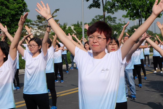 Chiến binh ung thư hào hứng nhảy flashmob - Ảnh 6.