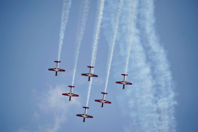 Đã mắt với màn máy bay nhào lộn ở Singapore Airshow 2018 - Ảnh 4.