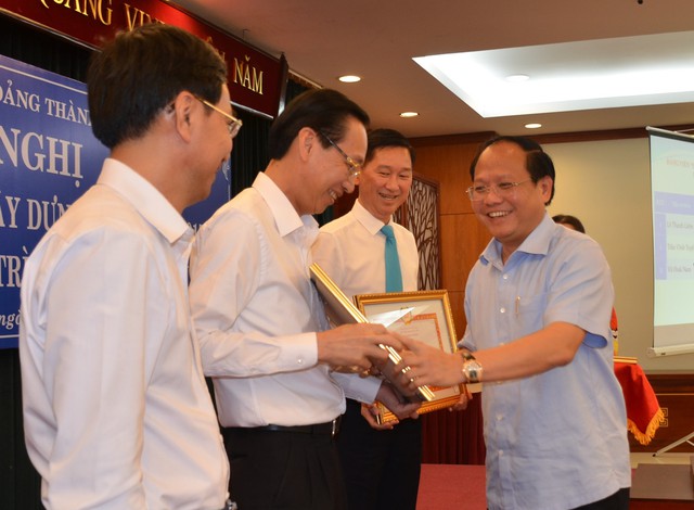 Quan tâm hơn đến mối quan hệ xã hội của cán bộ đảng viên - Ảnh 2.
