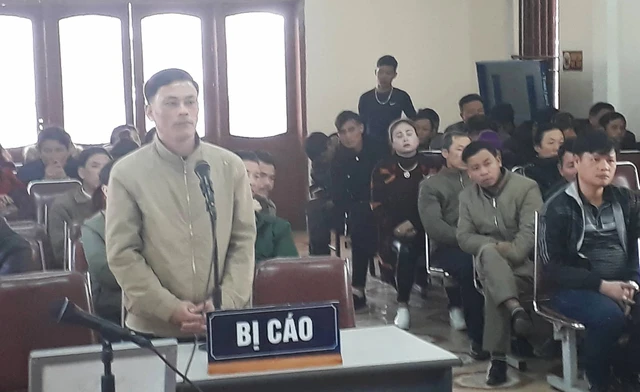 Nguyên trưởng công an bắn chủ tịch xã lãnh 12 tháng tù - Ảnh 1. Nguyên trưởng công an bắn chủ tịch xã lãnh 12 tháng tù - Ảnh 1.