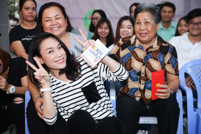 Mỹ Tâm trao quà Tết - Đàm Vĩnh Hưng làm show Xuân tha hương  - Ảnh 6.