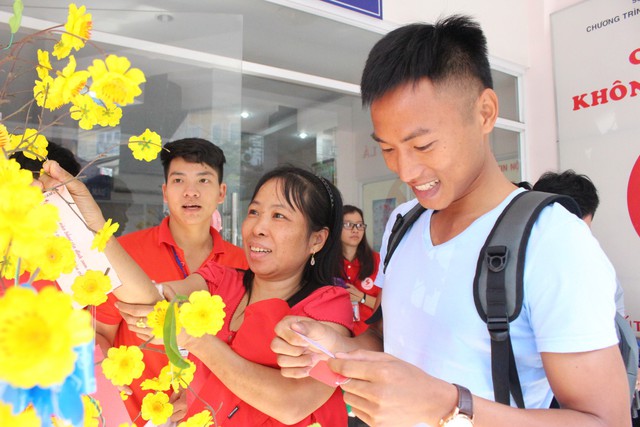 Hiến máu đầu năm, nhận lì xì may mắn - Ảnh 1.