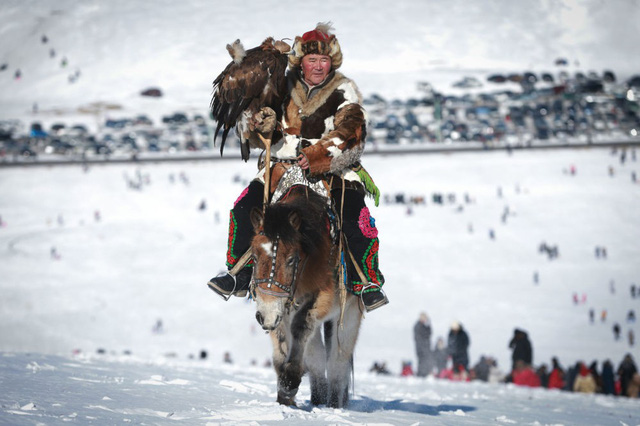 Lễ hội huấn luyện đại bàng ở Mông Cổ - Ảnh 3.