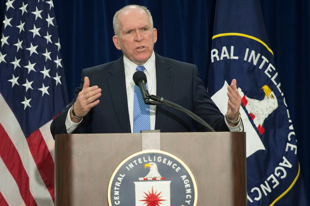 Cựu giám đốc CIA nặng lời với ông Trump chuyện sa thải nhân sự - Ảnh 1.