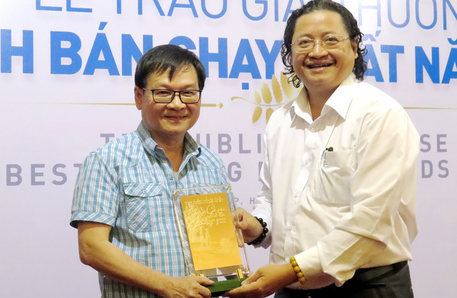 Nguyễn Nhật Ánh, Nguyễn Ngọc Tư nhận giải Sách bán chạy - Ảnh 1.