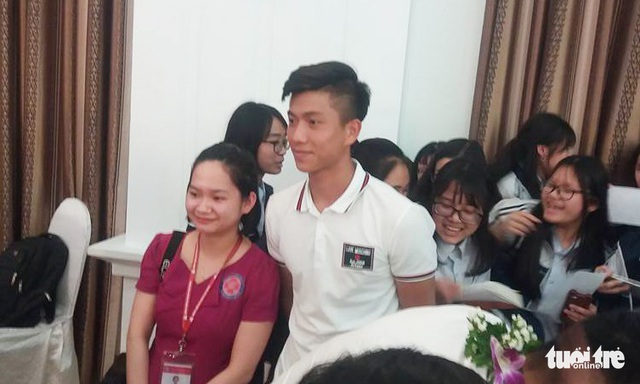 Công Phượng, Văn Đức, Xuân Mạnh nhận cup Tâm Tài - Ảnh 4.