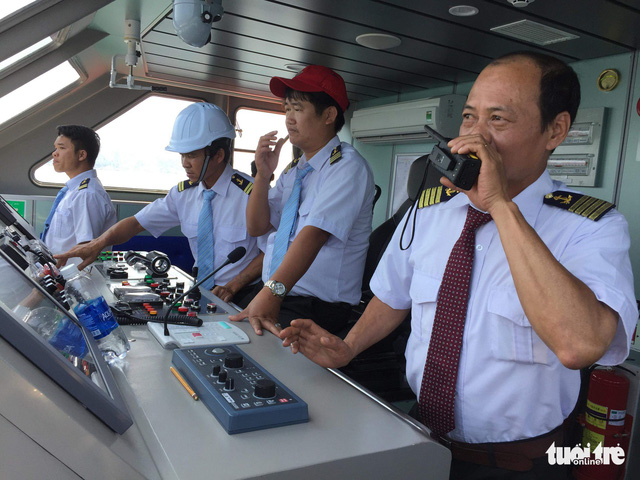 Binh sĩ tàu sân bay Mỹ vào bờ Đà Nẵng bằng cách nào? - Ảnh 2.