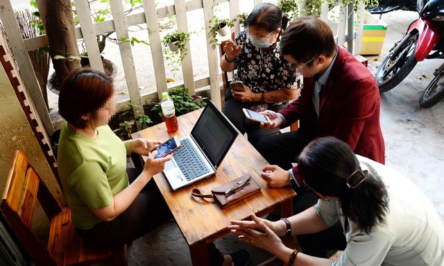 TP. HCM: Dân treo băng rôn tố cáo đường dây “lừa đảo bằng tiền ảo hơn 15 nghìn tỷ đồng” - 4