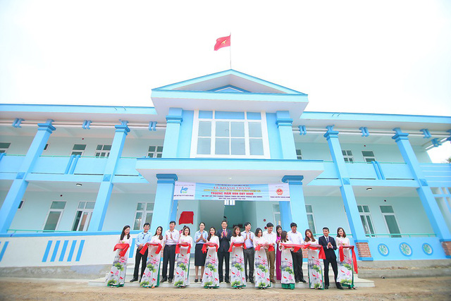 Chubb Life Việt Nam trao tặng trường học mới tại Quảng Bình - Ảnh 1.