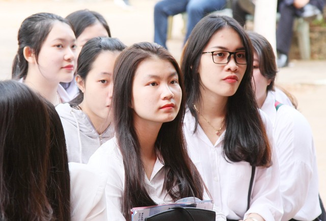 9h sáng 8-4, tư vấn trực tuyến xét tuyển nhóm ngành kinh tế - Ảnh 1.